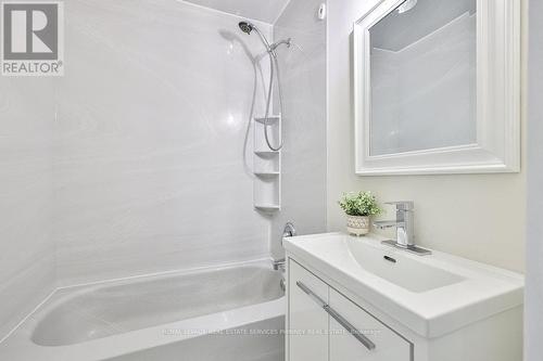 256 Walter Avenue S, Hamilton, ON - Indoor Photo Showing Bathroom