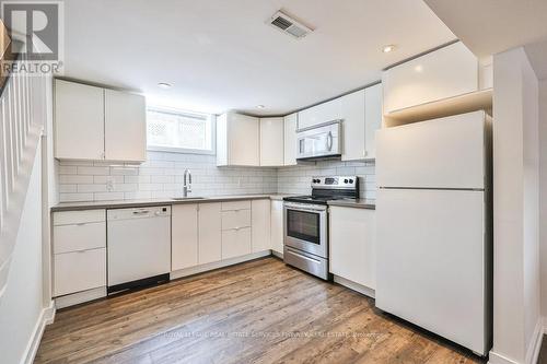 256 Walter Avenue S, Hamilton, ON - Indoor Photo Showing Kitchen