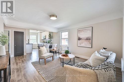 256 Walter Avenue S, Hamilton, ON - Indoor Photo Showing Living Room