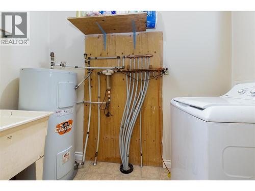 8336 Skimikin Road, Chase, BC - Indoor Photo Showing Laundry Room
