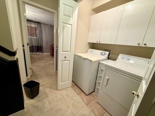 Salle de lavage - 167 Av. St-Denis, Saint-Sauveur, QC - Indoor Photo Showing Laundry Room