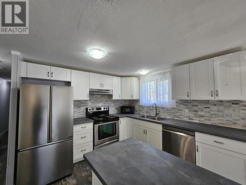 4004 Jade Drive, Prince George, BC - Indoor Photo Showing Kitchen With Double Sink