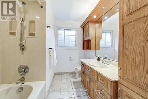 420 Concession 8 Road E, Hamilton, ON - Indoor Photo Showing Bathroom