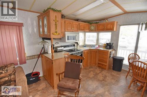 3 Maple Street, Leamington, ON - Indoor Photo Showing Kitchen