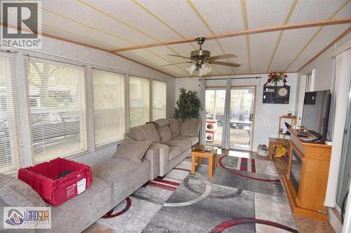 3 Maple Street, Leamington, ON - Indoor Photo Showing Living Room