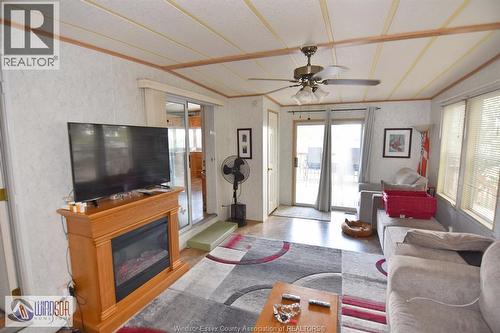 3 Maple Street, Leamington, ON - Indoor Photo Showing Living Room With Fireplace