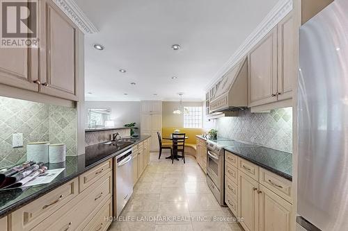 61 Whittaker Crescent, Toronto, ON - Indoor Photo Showing Kitchen With Upgraded Kitchen