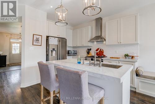 21 Weaver Terrace, New Tecumseth, ON - Indoor Photo Showing Kitchen With Upgraded Kitchen