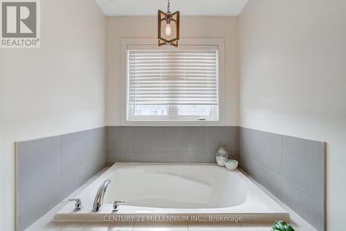 21 Weaver Terrace, New Tecumseth, ON - Indoor Photo Showing Bathroom