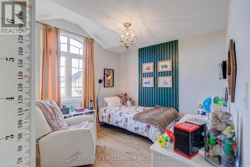 21 Weaver Terrace, New Tecumseth, ON - Indoor Photo Showing Bedroom