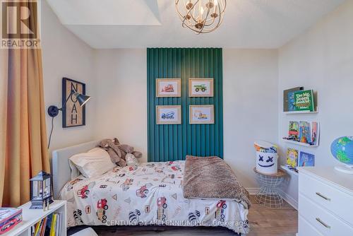 21 Weaver Terrace, New Tecumseth, ON - Indoor Photo Showing Bedroom