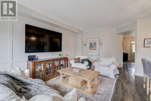 21 Weaver Terrace, New Tecumseth, ON - Indoor Photo Showing Living Room