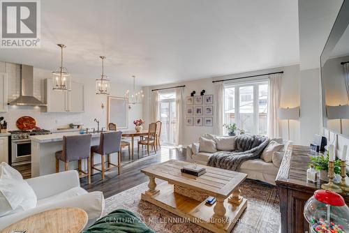 21 Weaver Terrace, New Tecumseth, ON - Indoor Photo Showing Living Room