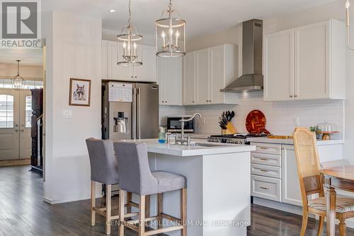 21 Weaver Terrace, New Tecumseth, ON - Indoor Photo Showing Kitchen With Upgraded Kitchen
