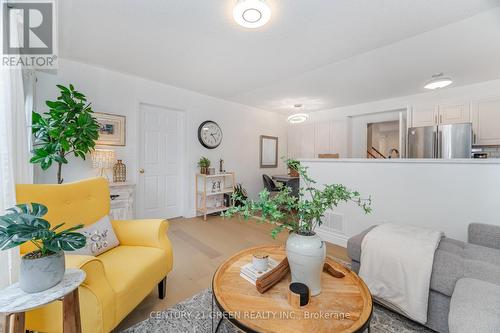 2403 Emerson Drive, Burlington, ON - Indoor Photo Showing Living Room