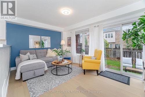 2403 Emerson Drive, Burlington, ON - Indoor Photo Showing Living Room