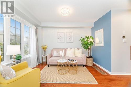 2403 Emerson Drive, Burlington, ON - Indoor Photo Showing Living Room