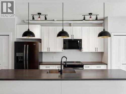 175 Witch Hazel Drive, Whitehorse, YT - Indoor Photo Showing Kitchen