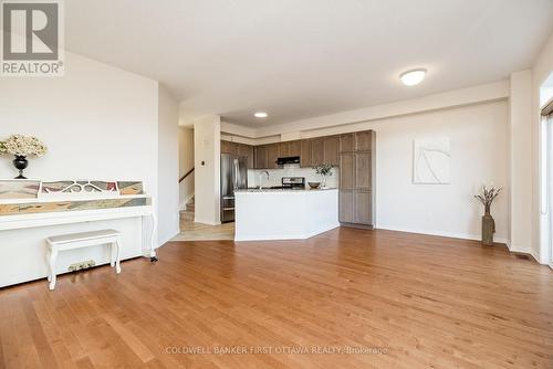 505 Radiant Private, Ottawa, ON - Indoor Photo Showing Kitchen