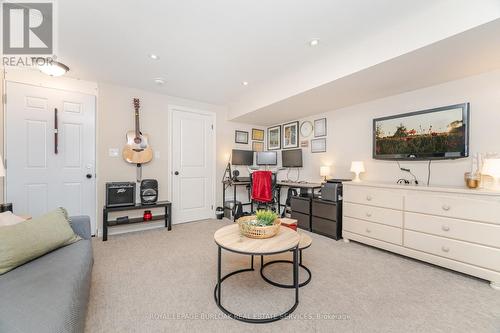 235 Mead Avenue, Hamilton, ON - Indoor Photo Showing Living Room