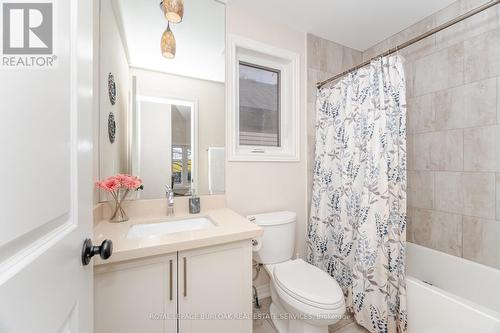 235 Mead Avenue, Hamilton, ON - Indoor Photo Showing Bathroom