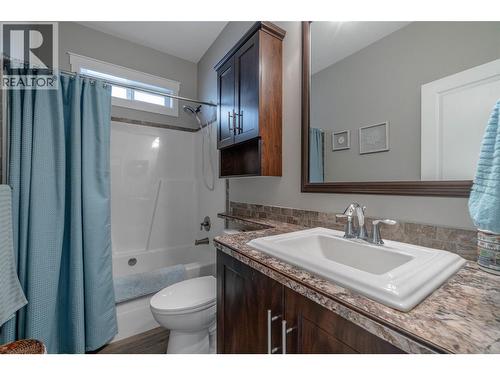 Main bath - 8300 Gallagher Lake Frontage Road Unit# 125, Oliver, BC 