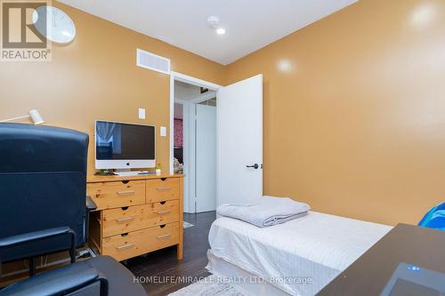10 Huntingwood Crescent, Brampton, ON - Indoor Photo Showing Bedroom