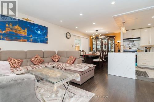 10 Huntingwood Crescent, Brampton, ON - Indoor Photo Showing Living Room