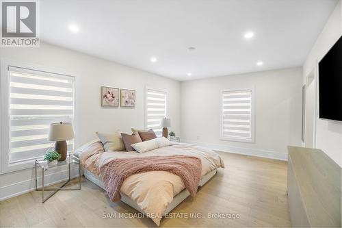 1882 Sherwood Forrest Circle, Mississauga, ON - Indoor Photo Showing Bedroom