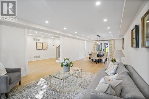 1882 Sherwood Forrest Circle, Mississauga, ON - Indoor Photo Showing Living Room