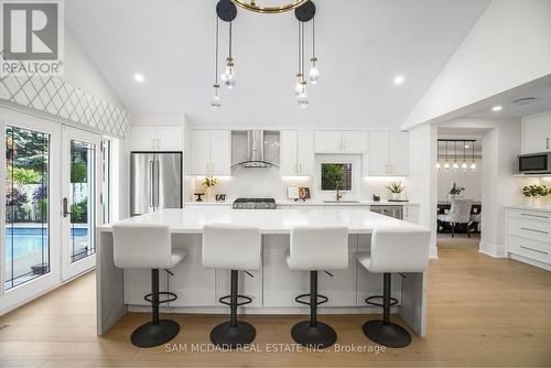 1882 Sherwood Forrest Circle, Mississauga, ON - Indoor Photo Showing Kitchen With Upgraded Kitchen