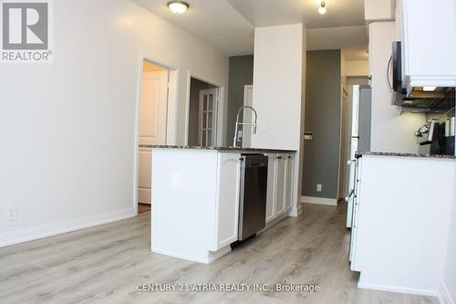 3010 - 80 Absolute Avenue, Mississauga, ON - Indoor Photo Showing Kitchen