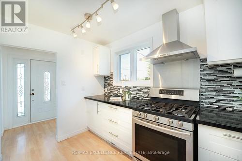 3692 Crabtree Crescent, Mississauga, ON - Indoor Photo Showing Kitchen