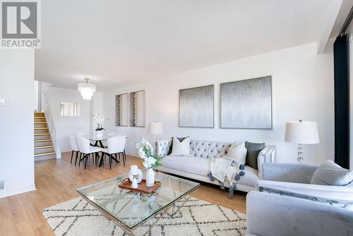 3692 Crabtree Crescent, Mississauga, ON - Indoor Photo Showing Living Room