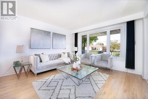 3692 Crabtree Crescent, Mississauga, ON - Indoor Photo Showing Living Room
