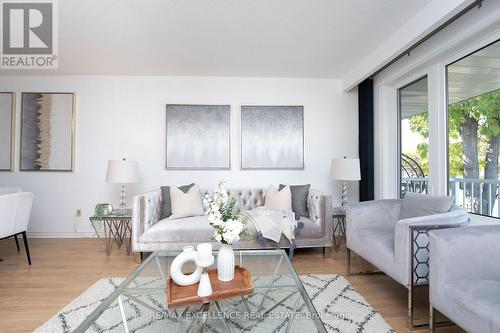 3692 Crabtree Crescent, Mississauga, ON - Indoor Photo Showing Living Room