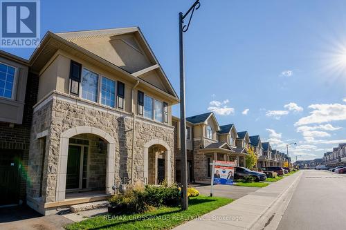 3333 Mockingbird Common E, Oakville, ON - Outdoor With Facade