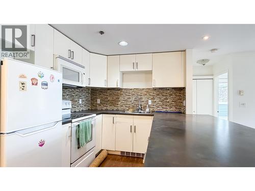 477 Powell Street, Vancouver, BC - Indoor Photo Showing Kitchen With Double Sink