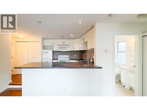 477 Powell Street, Vancouver, BC - Indoor Photo Showing Kitchen