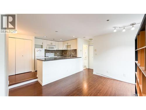 477 Powell Street, Vancouver, BC - Indoor Photo Showing Kitchen