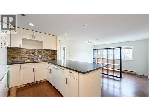 477 Powell Street, Vancouver, BC - Indoor Photo Showing Kitchen