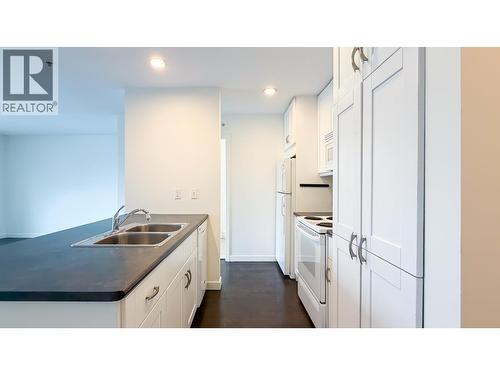 477 Powell Street, Vancouver, BC - Indoor Photo Showing Kitchen With Double Sink