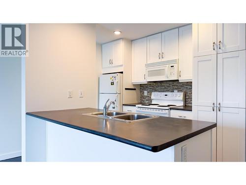 477 Powell Street, Vancouver, BC - Indoor Photo Showing Kitchen With Double Sink
