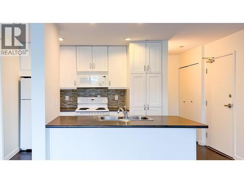 477 Powell Street, Vancouver, BC - Indoor Photo Showing Kitchen With Double Sink