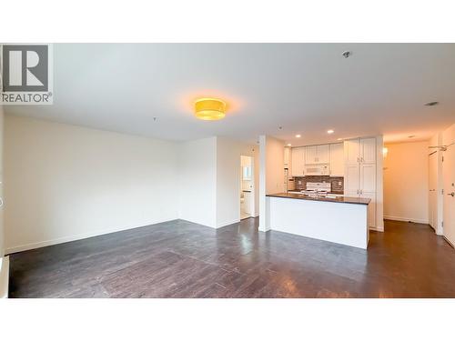 477 Powell Street, Vancouver, BC - Indoor Photo Showing Kitchen