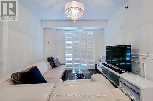 622 - 2486 Old Bronte Road, Oakville, ON - Indoor