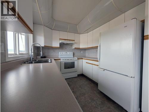 18 500 Wotzke Drive, Williams Lake, BC - Indoor Photo Showing Kitchen