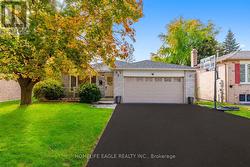 17 BECKETT AVENUE  East Gwillimbury, ON L9N 1E6