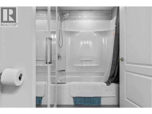 13709 Nash Drive, Coldstream, BC - Indoor Photo Showing Bathroom