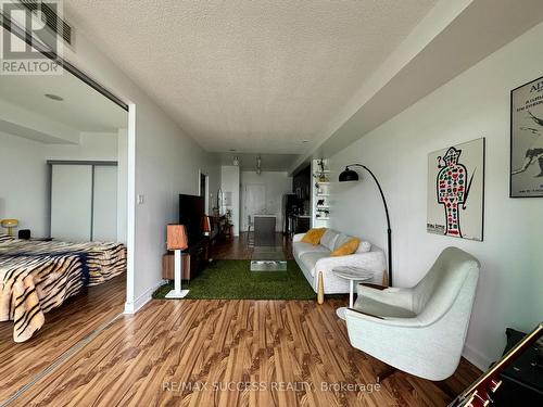 1605 - 1171 Queen Street W, Toronto, ON - Indoor